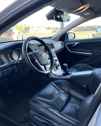 Volvo V60 cena 38900 przebieg: 20000, rok produkcji 2015 z Warszawa małe 211